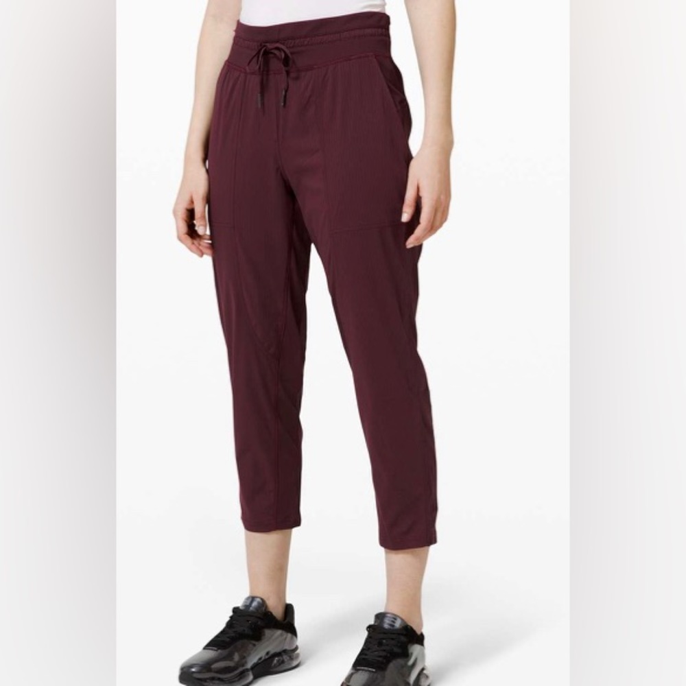 Lululemon dance studio crop 25 inch